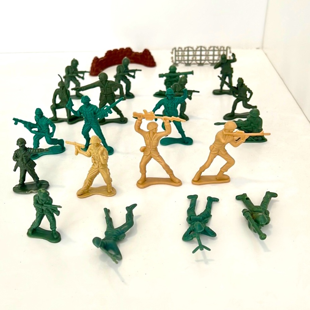 Vintage Assorted Plastic Army Men Soldiers – 20 Piece Military Toy Set